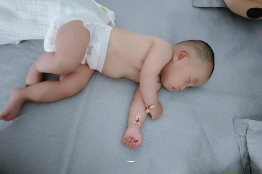 山东几个月宝宝会抬头
